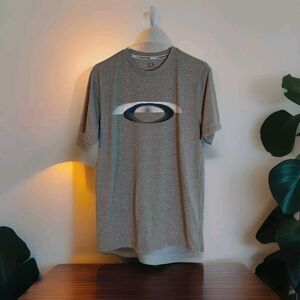 oakley t shirt Mens Size Large Grey Short Sleeve Logo Design